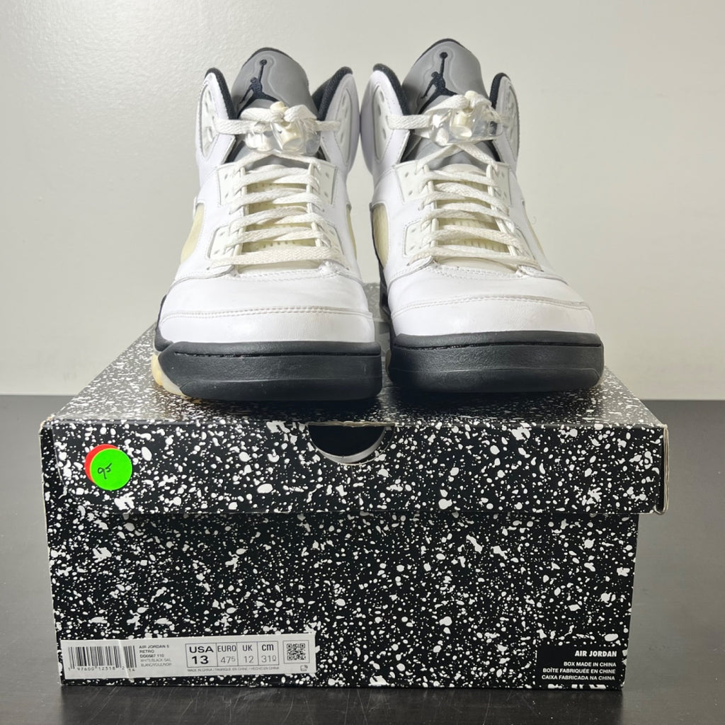 Jordan 5 Retro Reverse Metallic 13 (Moderately Worn Pre-Owned)JordanWhite/Black/Sail/Metallic Silver - Image 2