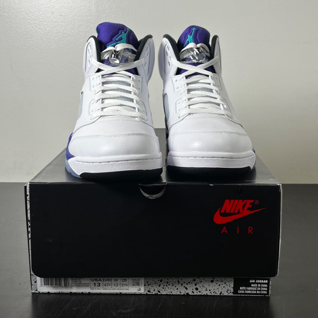 Jordan 5 Retro Grape (2025) 13 (Lightly Worn Pre-Owned)JordanWhite/Grape Ice-New Emerald - Image 2