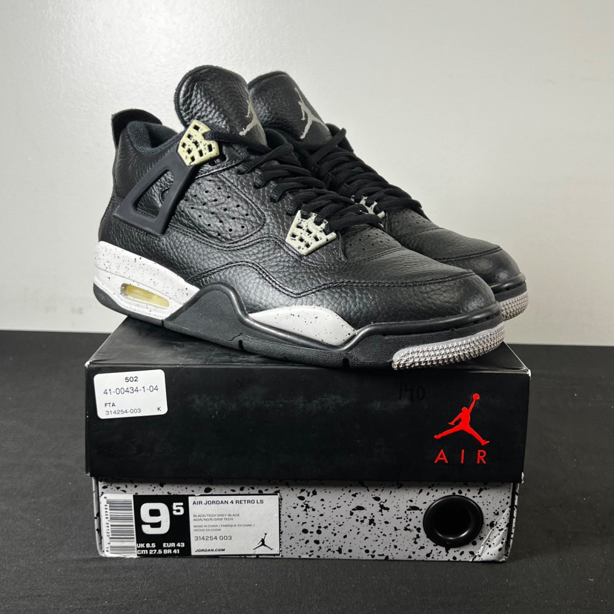 Jordan 4 Retro Oreo (2015) 9.5 (Lightly Worn Pre-Owned)JordanBlack/Tech Grey-White