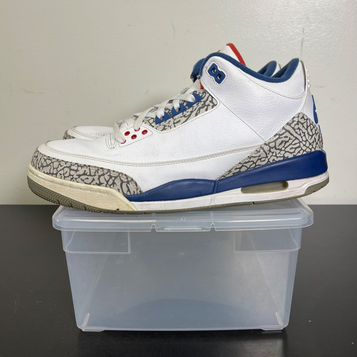 Jordan 3 Retro True Blue (2016) 11.5 (Moderately Worn Pre-Owned)JordanWhite/True Blue-Varsity Red - Image 3
