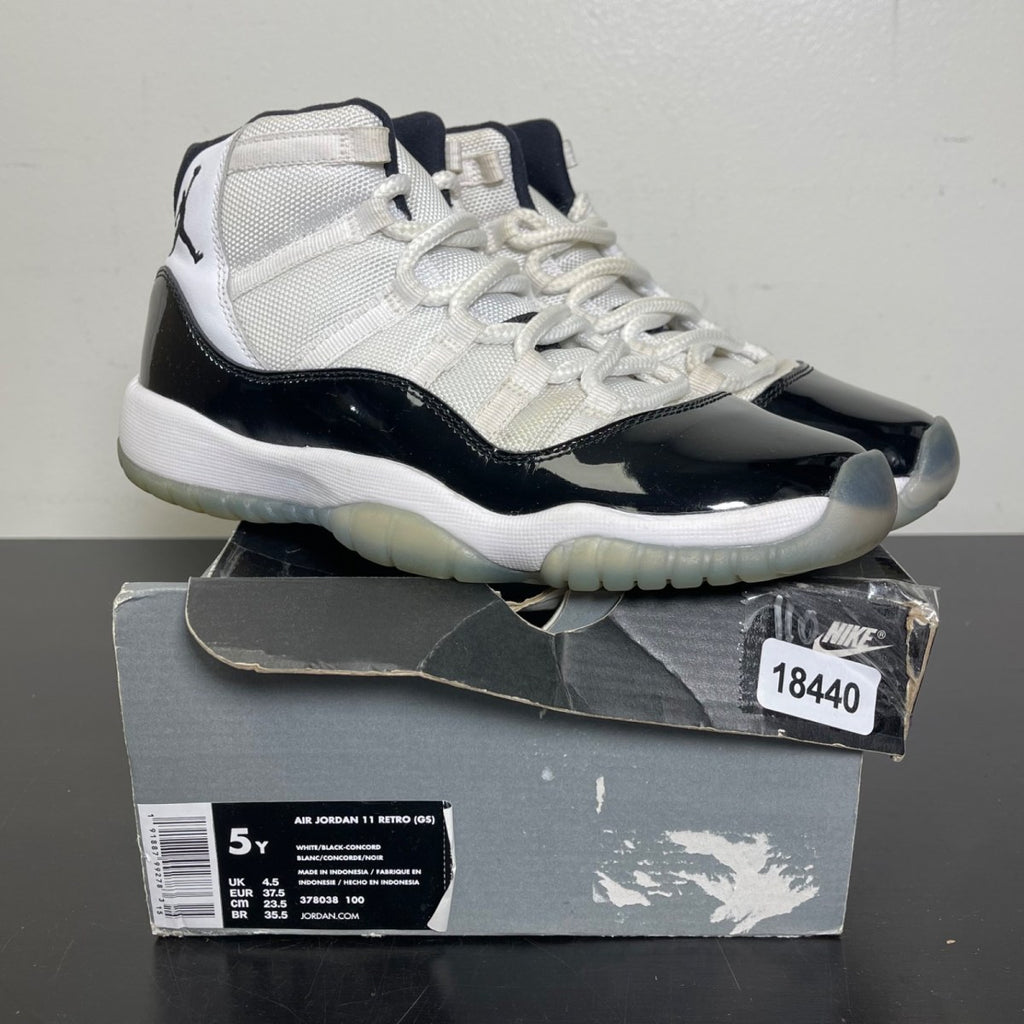 Jordan 11 Retro Concord (2018) (GS) 5Y (Moderately Worn Pre-Owned)JordanWhite/Black-Concord - Image 1