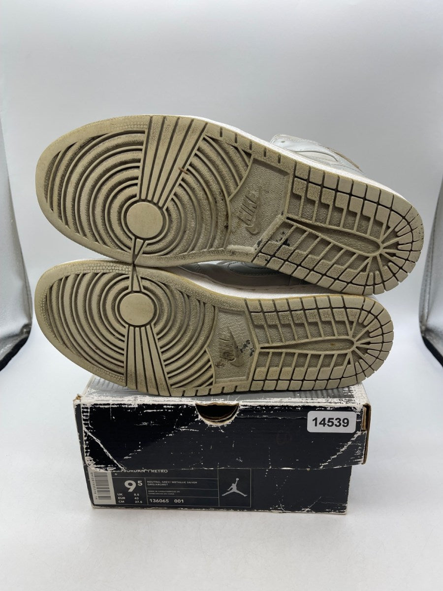 Jordan 1 Retro Neutral Grey 9.5 (Moderately Worn Pre-Owned)JordanNeutral Grey/Metallic Silver - Image 7