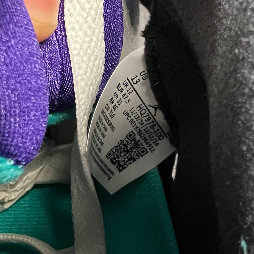 Jordan 5 Retro Grape (2025) 13 (Lightly Worn Pre-Owned)JordanWhite/Grape Ice-New Emerald - Image 7
