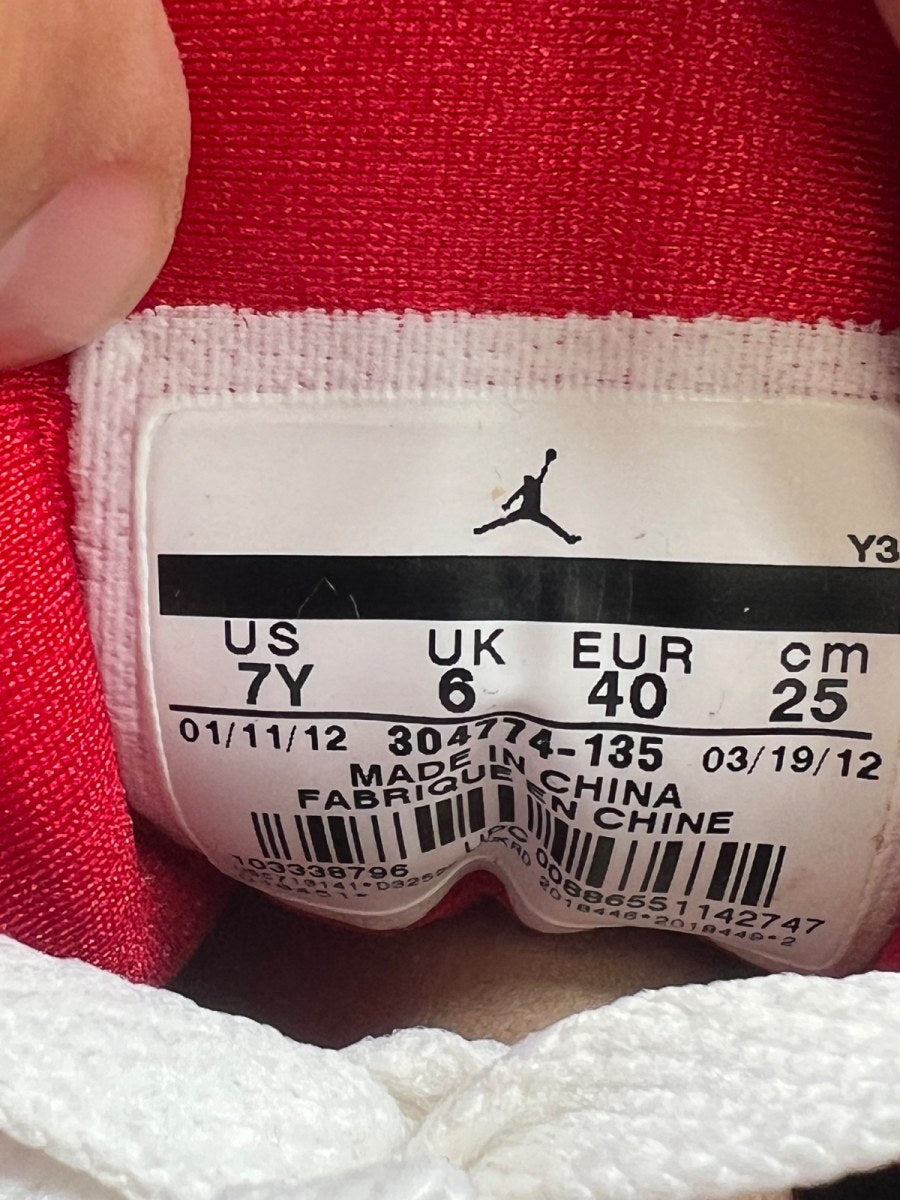 Jordan 7 Retro Olympic (2012) (GS) 7Y (Moderately Worn Pre-Owned)JordanWhite/Metallic Gold-Obsdn-Tr Red - Image 9