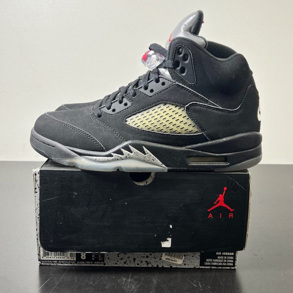 Jordan 5 Retro Black Metallic (2016) 8 (Lightly Worn Pre-Owned)JordanBlack/Fire Red-Metallic Silver-White - Image 3