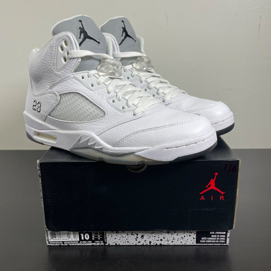 Jordan 5 Retro Metallic White (2015) 10 (Moderately Worn Pre-Owned)JordanWhite/Metallic Silver-Black - Image 1
