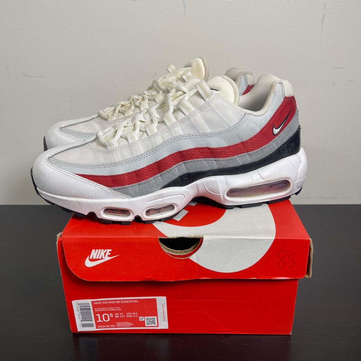 Nike Air Max 95 White Varsity Red Particle Gray 10.5 (Moderately Worn Pre-Owned)NikeBlack/Varsity Red/Particle Gray/White - Image 4