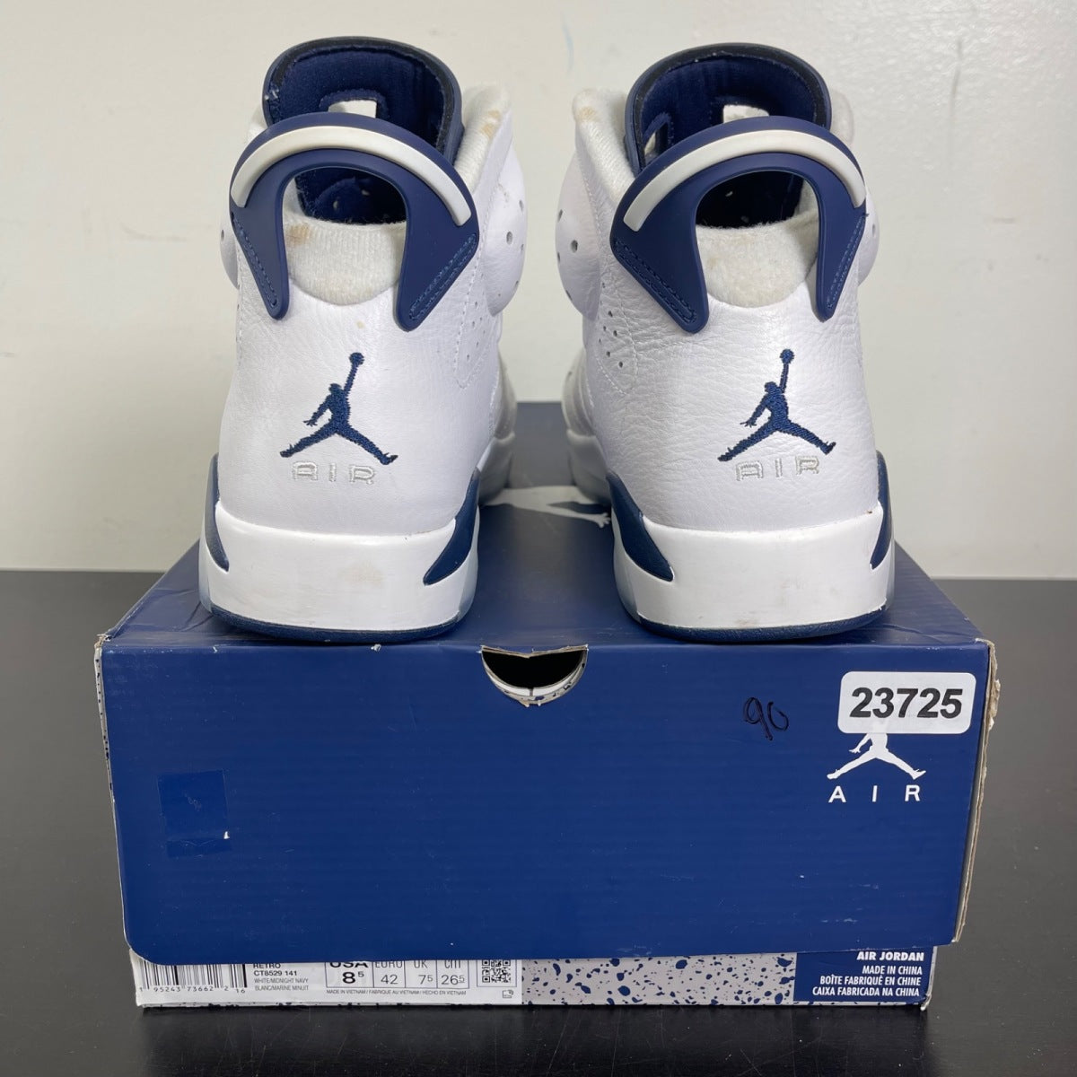 Jordan 6 Retro Midnight Navy (2022) 8.5 (Moderately Worn Pre-Owned)JordanWhite/Midnight Navy - Image 4