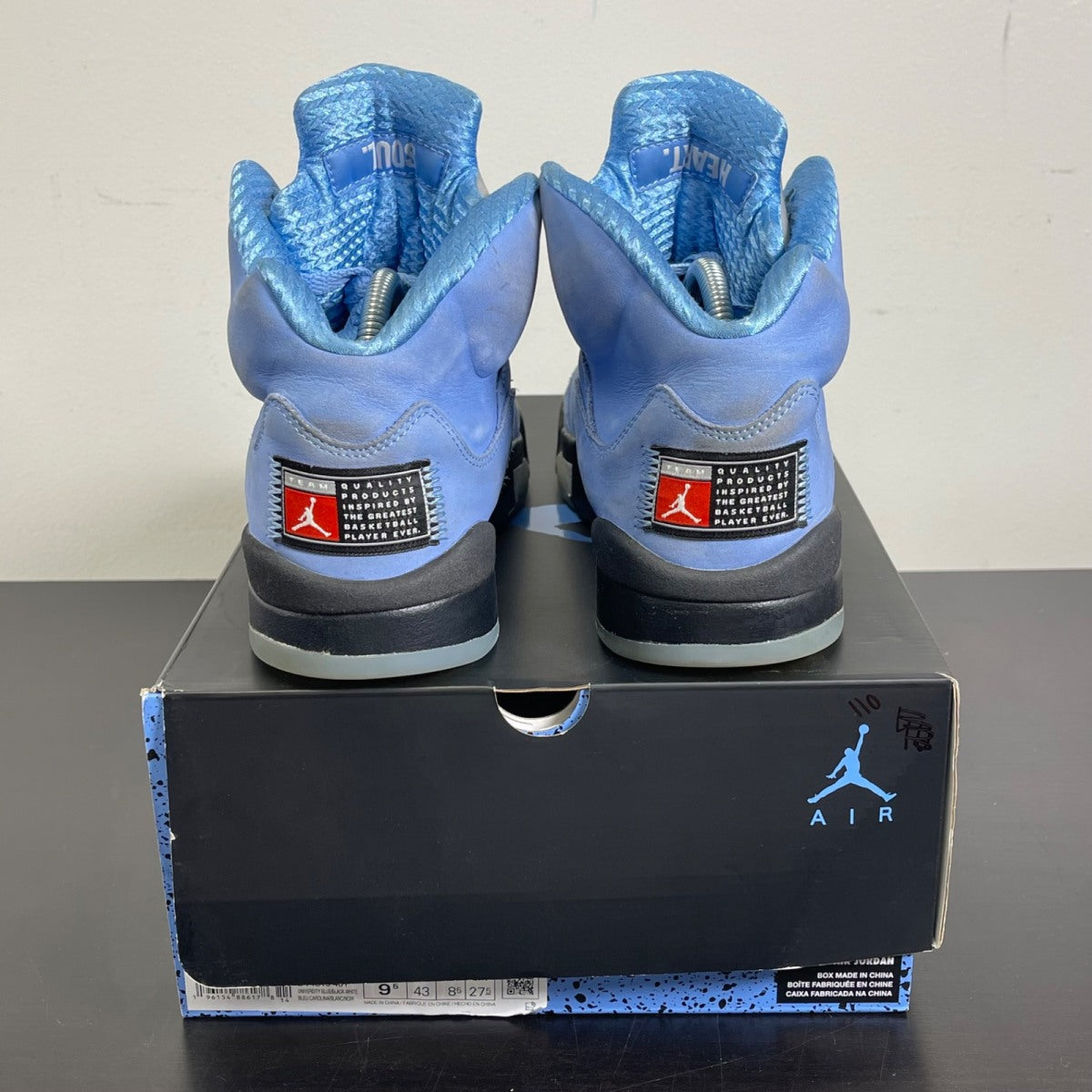 Jordan 5 Retro UNC University Blue 9.5 (Moderately Worn Pre-Owned)JordanUniversity Blue/Black/White