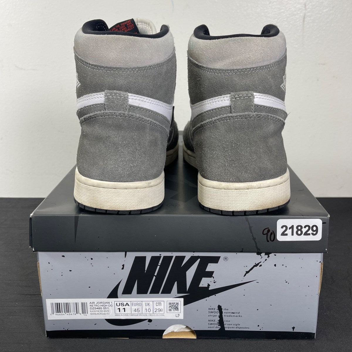Jordan 1 Retro High OG Washed Black 11 (Moderately Worn Pre-Owned)JordanBlack/Fire Red/Light Smoke Grey/Sail - Image 4
