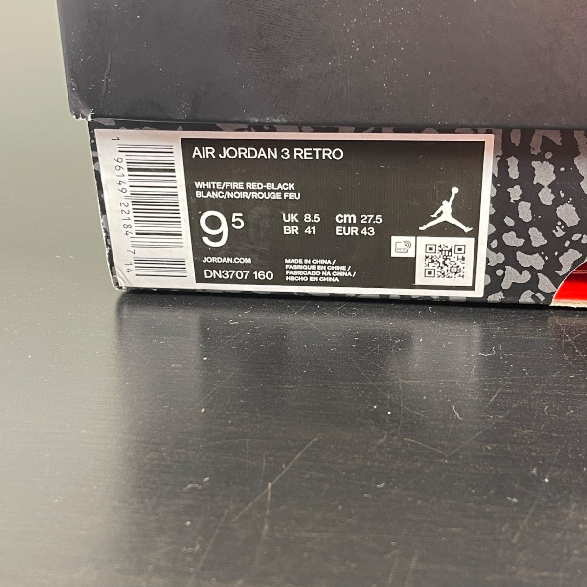 Jordan 3 Retro Fire Red (2022) 9.5 (Moderately Worn Pre-Owned)JordanWhite/Fire Red/Cement Grey/Black - Image 7