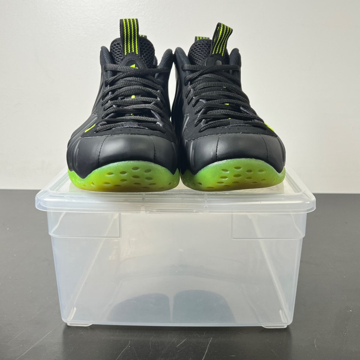 Nike Air Foamposite One Black Volt 9.5 (Lightly Worn Pre-Owned)NikeBlack/Volt - Image 2