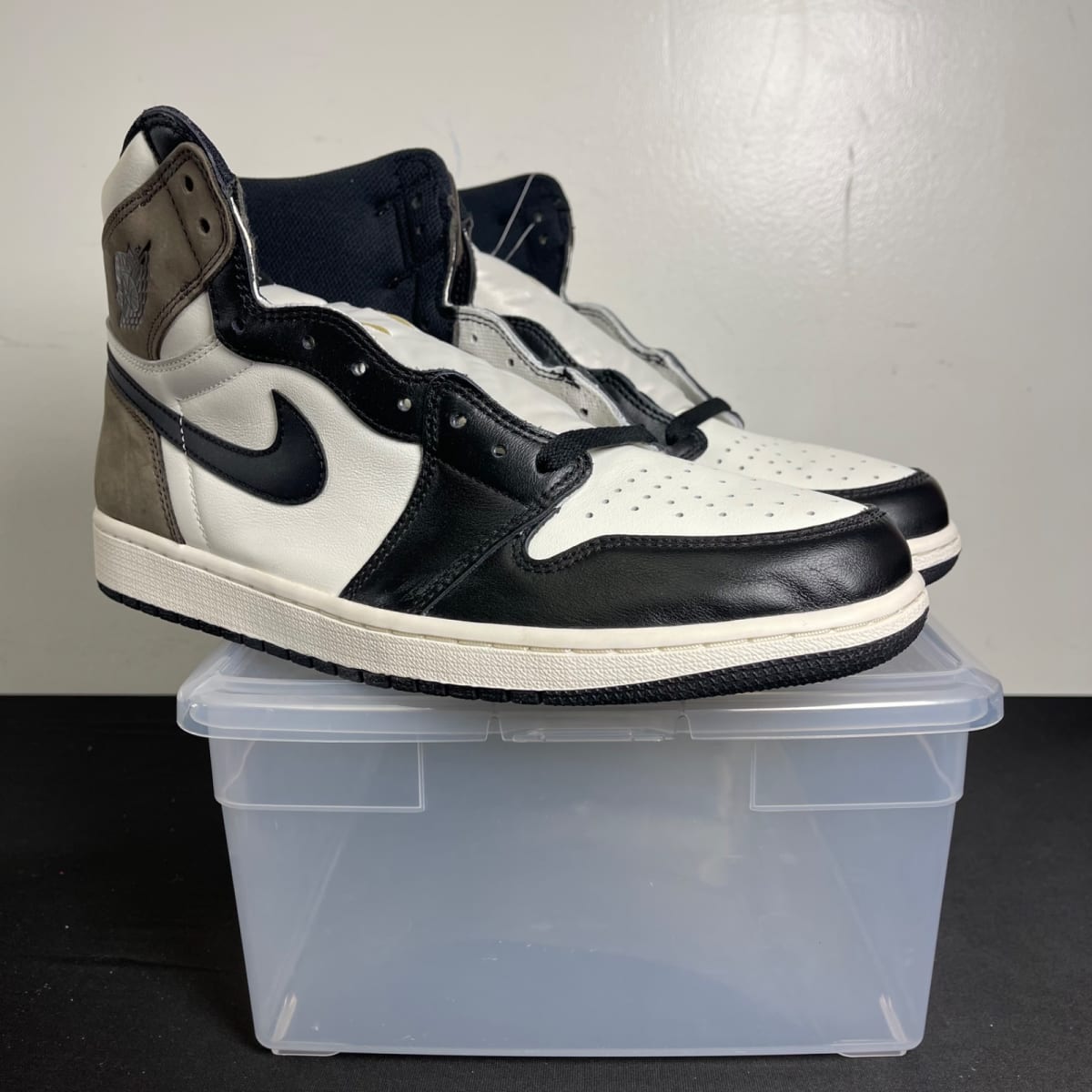 Jordan 1 Retro High Dark Mocha (Size 12) - aux