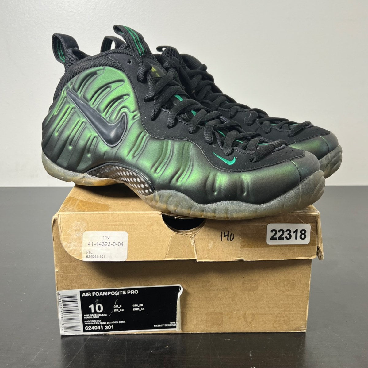 Nike Air Foamposite Pro Pine Green 10 (Moderately Worn Pre-Owned)NikePine Green/Black - Image 1
