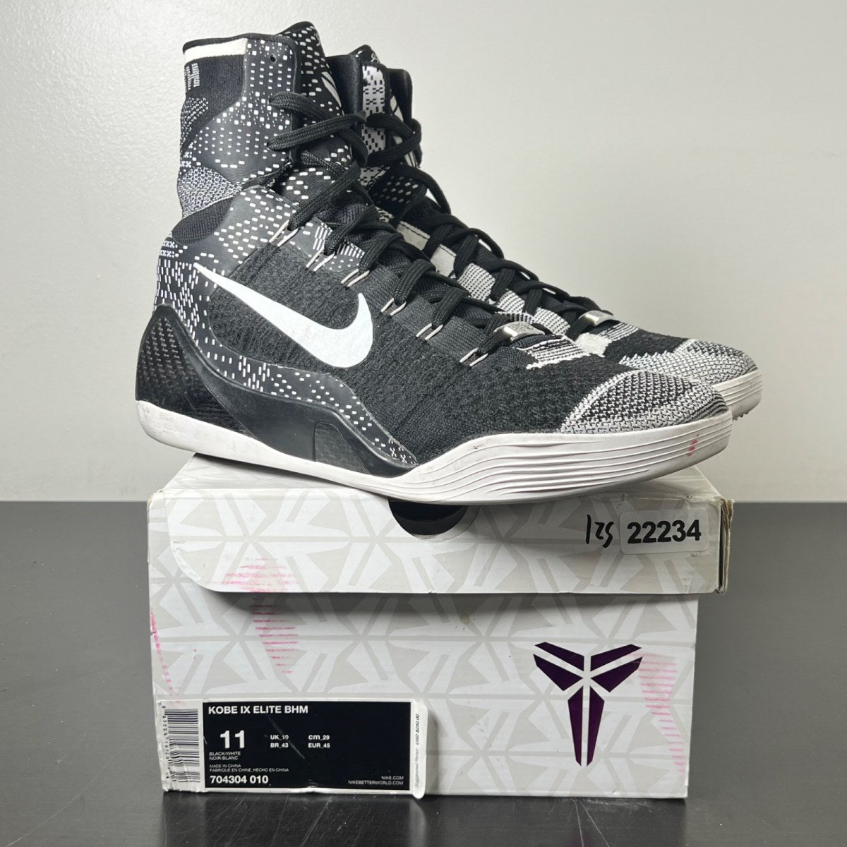 Nike Kobe 9 Elite Black History Month 11 (Moderately Worn Pre-Owned)NikeBlack/White - Image 1