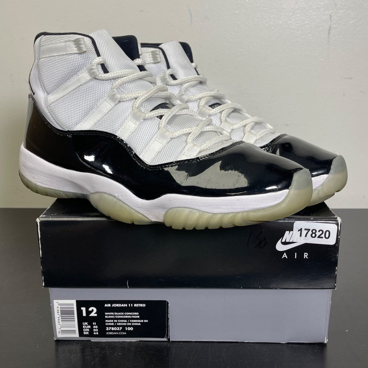 Jordan 11 Retro Concord (2018) 12 (Moderately Worn Pre-Owned)JordanWhite/Black-Concord - Image 1