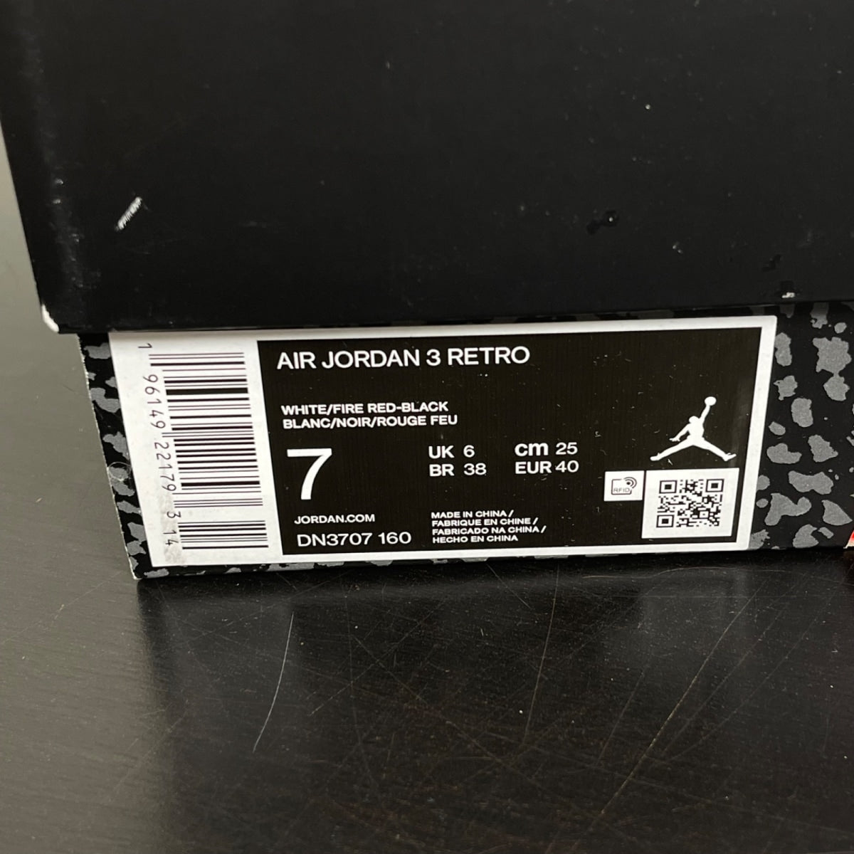 Jordan 3 Retro Fire Red (2022) 7 (Moderately Worn Pre-Owned)JordanWhite/Fire Red/Cement Grey/Black - Image 7