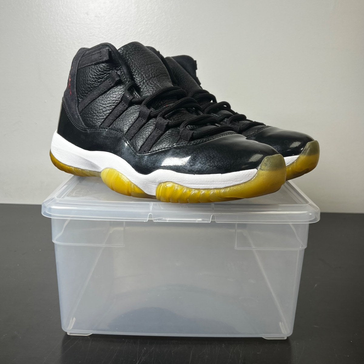 Jordan 11 Retro 72-10 8.5 (Heavily Worn Pre-Owned)JordanBlack/Gym Red-White-Anthracite - Image 1