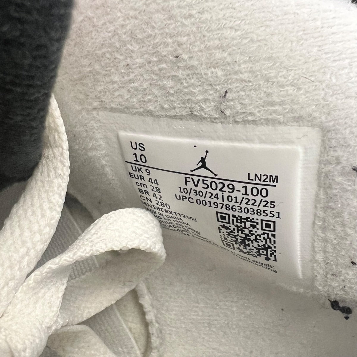 Jordan 4 Retro White Cement (2025) 10 (Lightly Worn Pre-Owned)JordanSummit White/Fire Red-Tech Grey-Black - Image 7