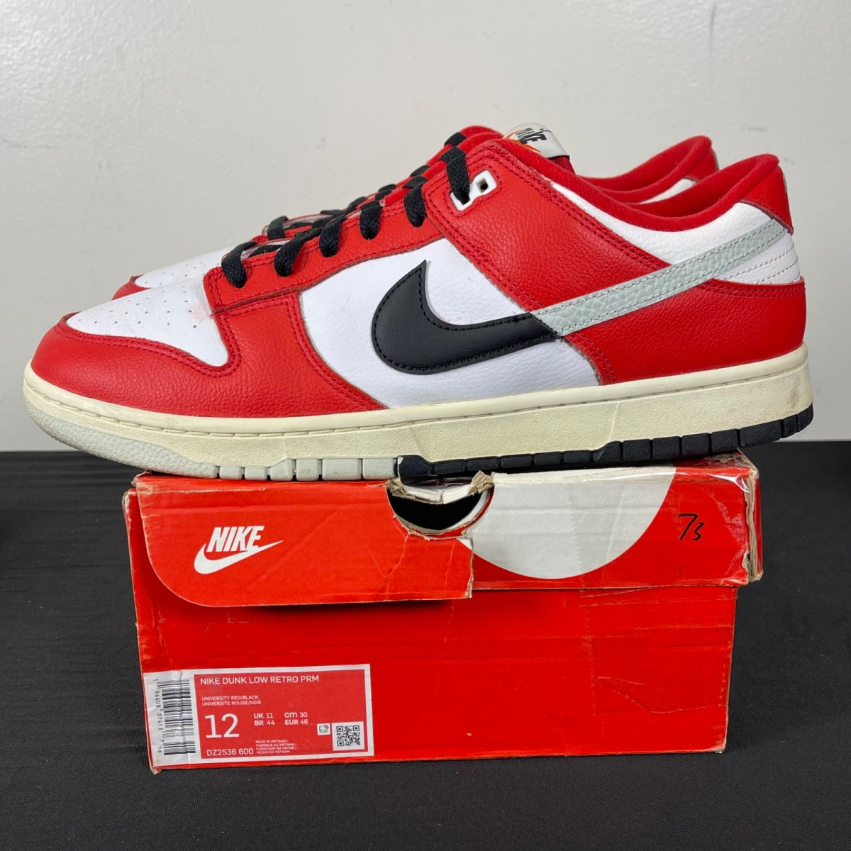 Nike Dunk Low Chicago Split 12 (Moderately Worn Pre-Owned)NikeUniversity Red/Black-Light Silver-White - Image 3