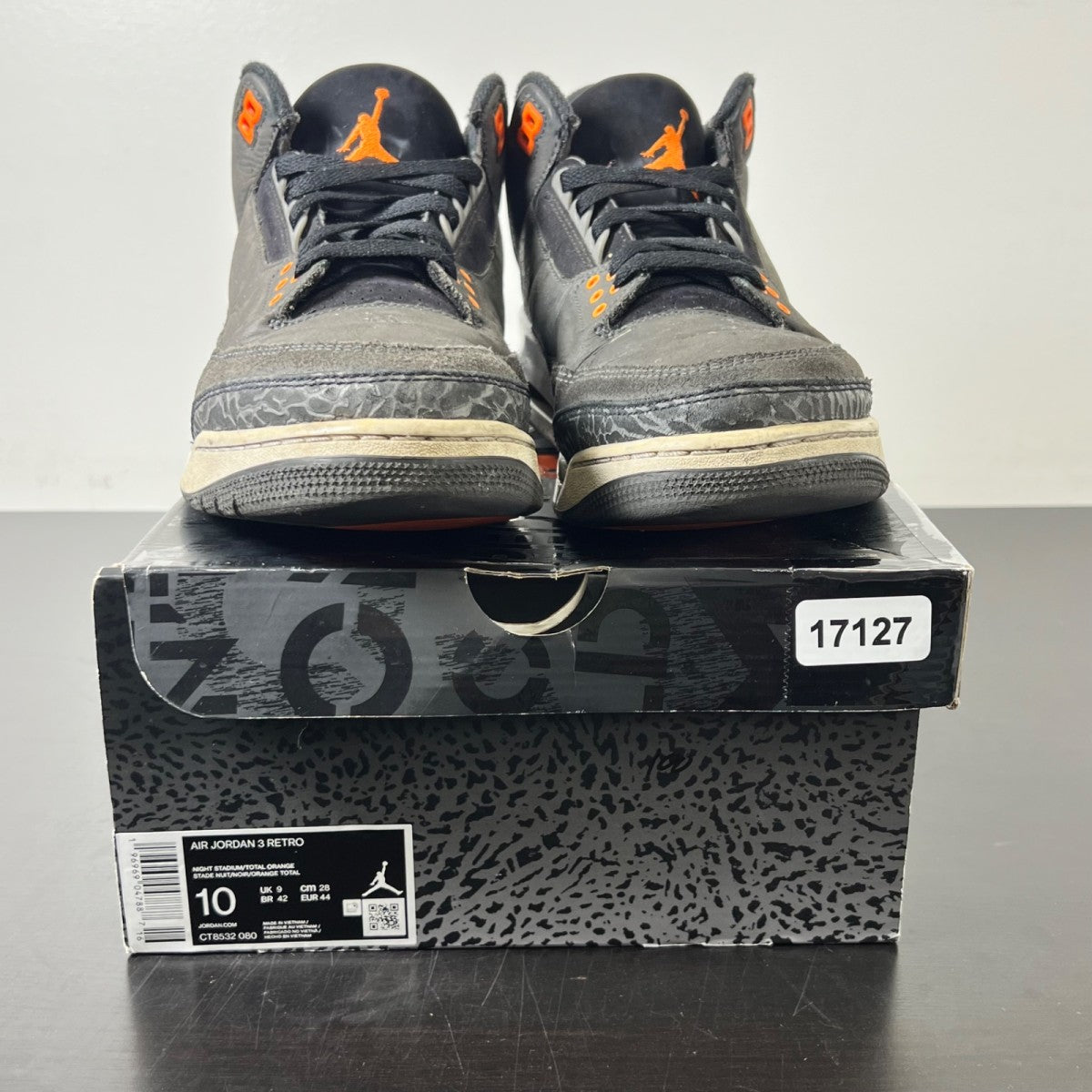 Jordan 3 Retro Fear Pack (2023) 10 (Heavily Worn Pre-Owned)JordanNight Stadium/Total Orange-Black-Flat Pewter-Neutral Grey - Image 2