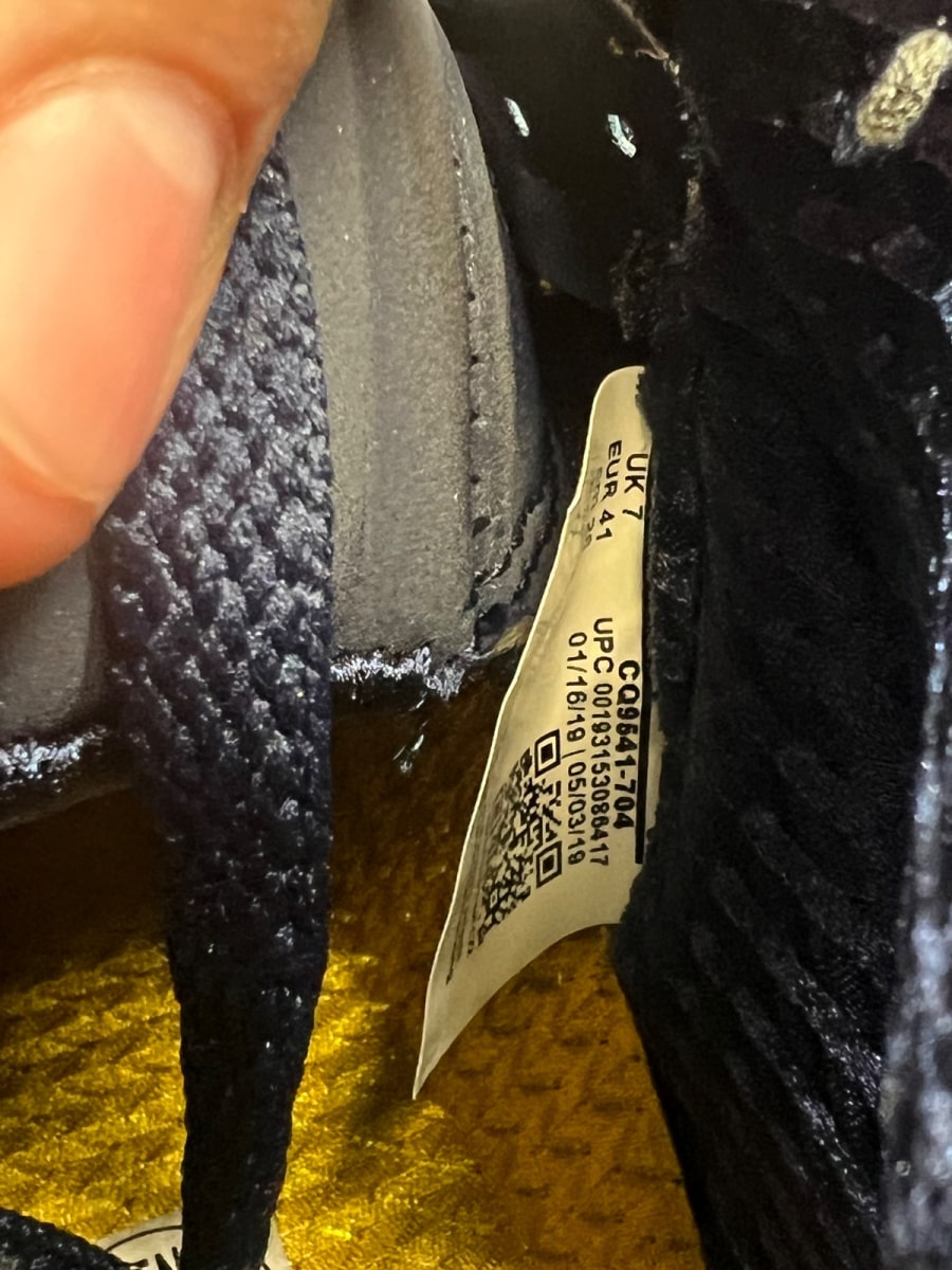 Jordan 5 Retro Michigan (2019) 8 (Moderately Worn Pre-Owned) - Image 9