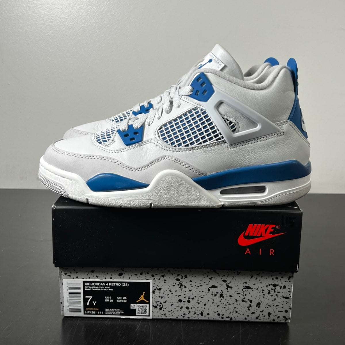 Jordan 4 Retro Military Blue (2024) (GS) 7Y (Lightly Worn Pre-Owned)JordanOff-White/Military Blue/Neutral Grey - Image 3