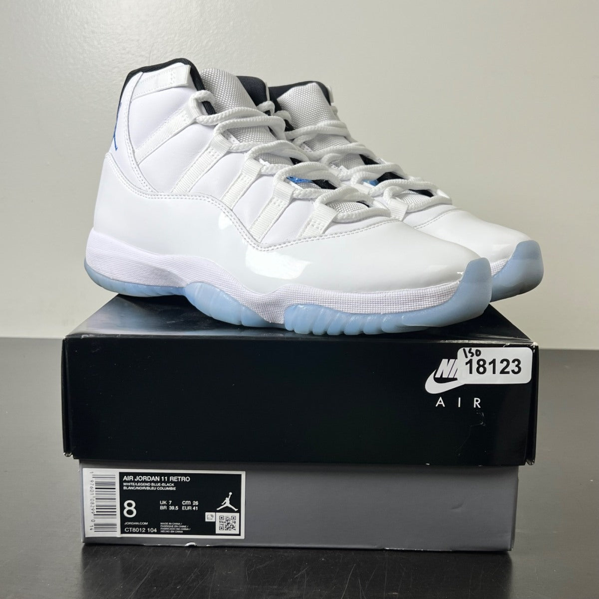 Jordan 11 Retro Legend Blue (2024) 8 (Lightly Worn Pre-Owned)JordanWhite/Legend Blue/Black - Image 1