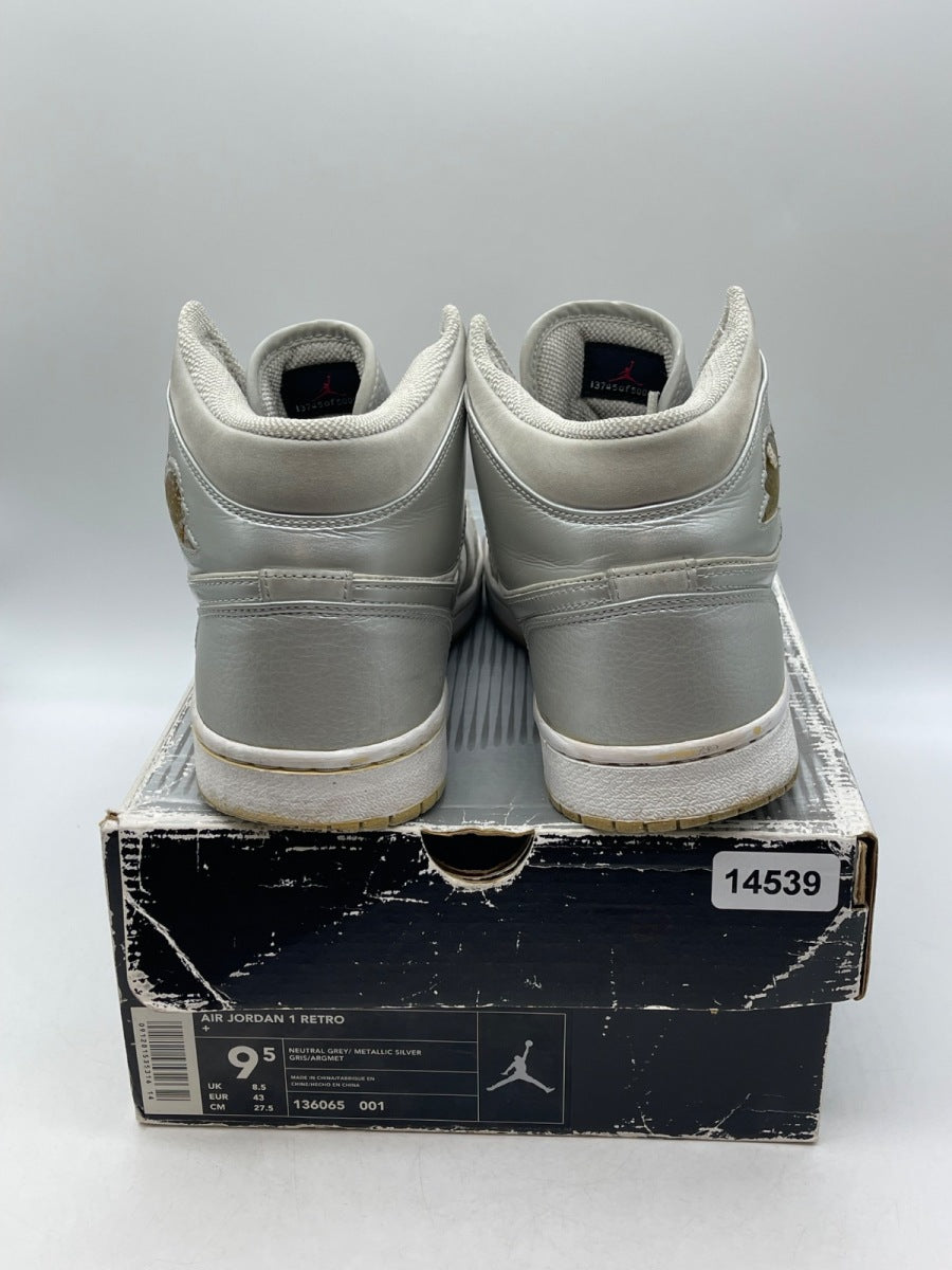 Jordan 1 Retro Neutral Grey 9.5 (Moderately Worn Pre-Owned)JordanNeutral Grey/Metallic Silver - Image 3