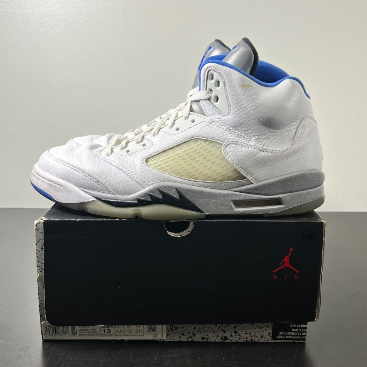Jordan 5 Retro White Stealth (2021) 13 (Heavily Worn Pre-Owned)JordanWhite/Stealth- Black-Hyper-Royal - Image 3