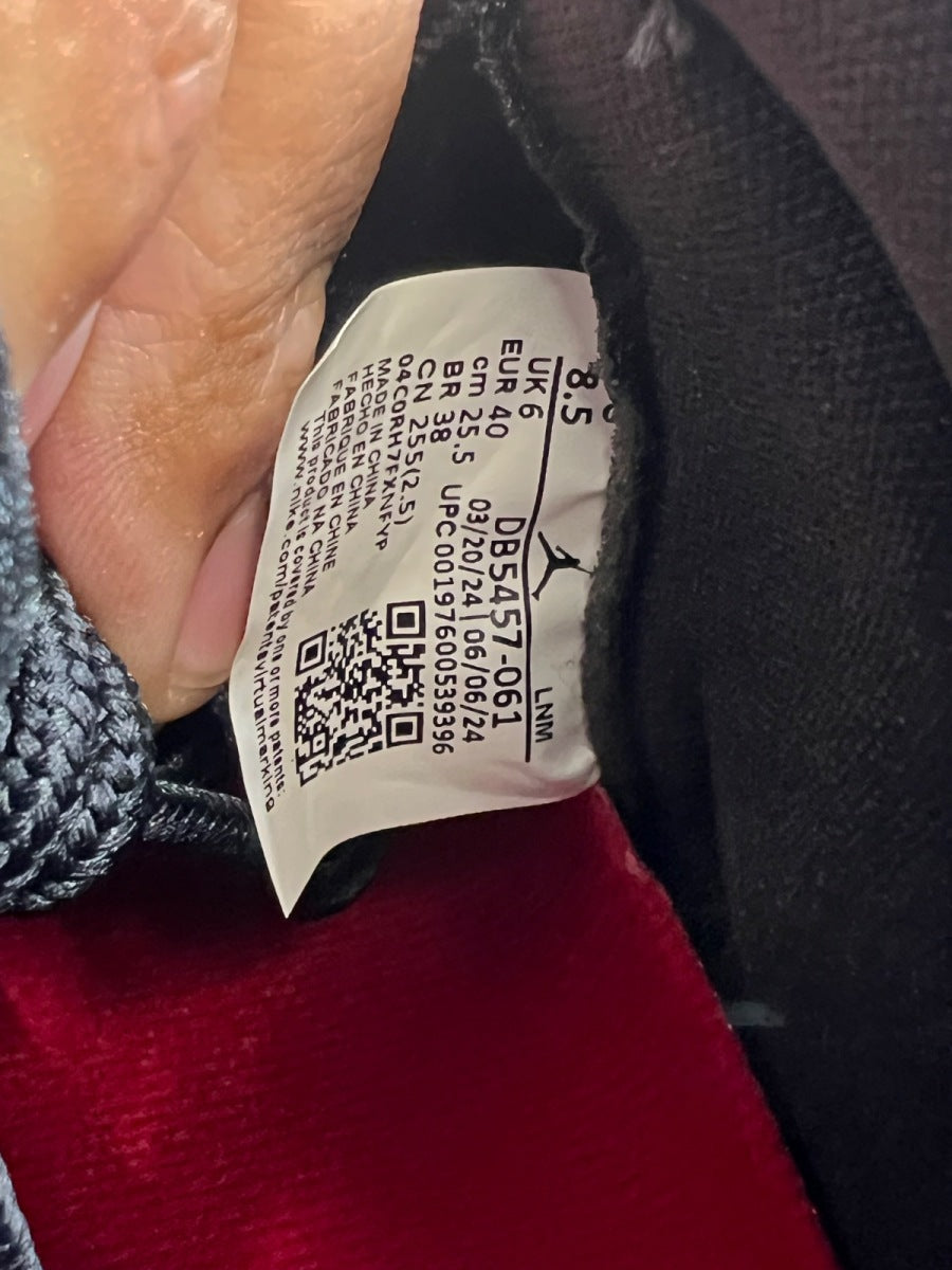 Jordan 11 Retro Bred Velvet (Women's) 8.5W (Lightly Worn Pre-Owned)JordanBlack/Gym Red/White - Image 7