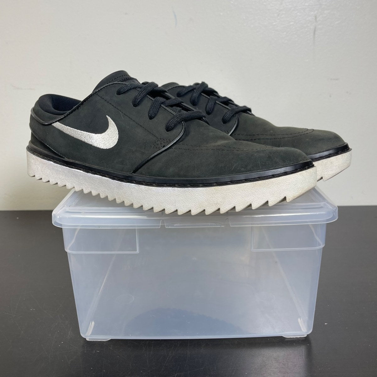 Nike SB Stefan Janoski Golf Black White 11.5 (Moderately Worn Pre-Owned)NikeBlack/White - Image 1