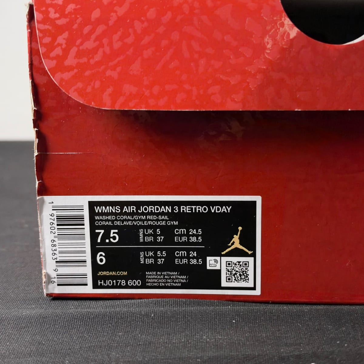 Jordan 3 Retro Valentine's Day Treat Yourself (2025) (Women's) (Size 7.5W) - aux
