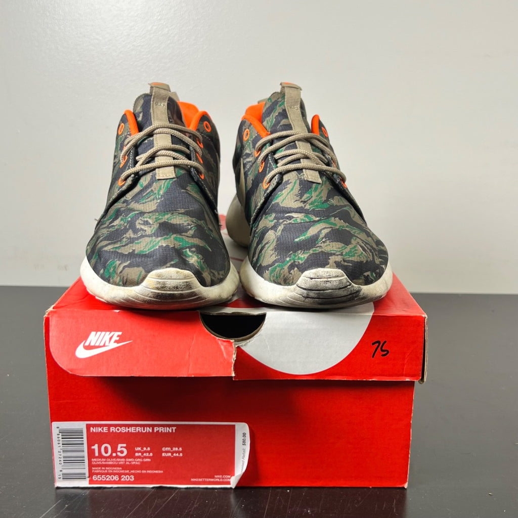 Nike Roshe Run Tiger Camo Green 10.5 (Moderately Worn Pre-Owned)NikeMedium Olive/Seaweed-Gorge Green-Bamboo - Image 2