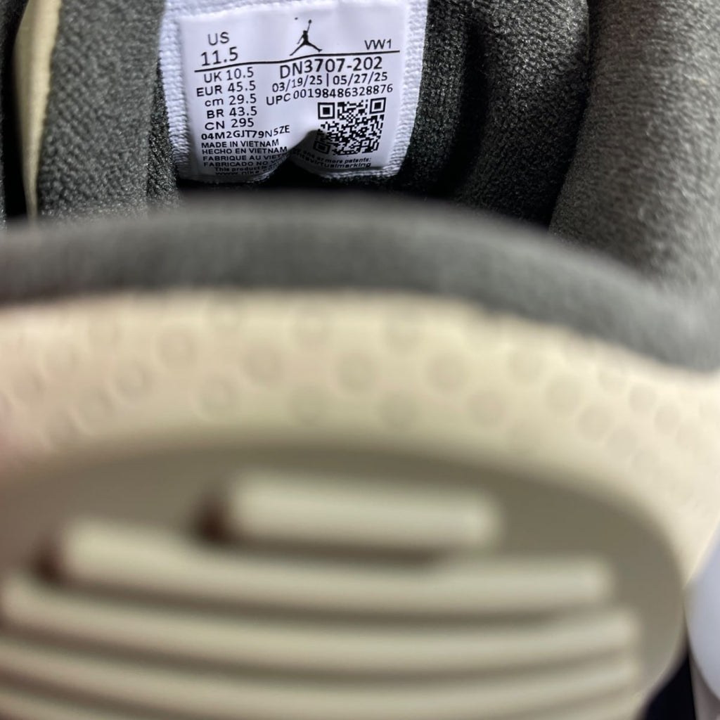 Jordan 3 Retro Family Affair 11.5 (Moderately Worn Pre-Owned)JordanMedium Olive/Sequoia/Neutral Olive/Sail/Total Crimson - Image 6