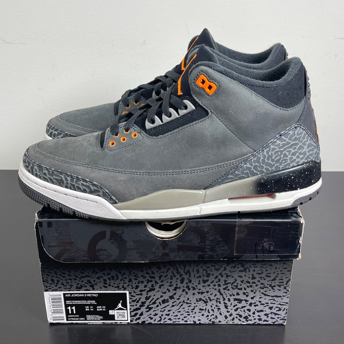 Jordan 3 Retro Fear Pack (2023) 11 (Moderately Worn Pre-Owned)JordanNight Stadium/Total Orange-Black-Flat Pewter-Neutral Grey - Image 3