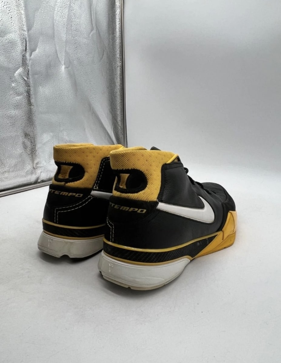 Nike Kobe 1 Black Maize 13 (Heavily Worn Pre-Owned)NikeBlack/White-Varsity Maize - Image 5