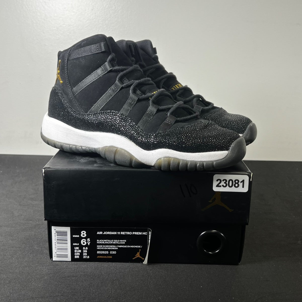 Jordan 11 Retro Heiress Black Stingray (GS) 8Y (Moderately Worn Pre-Owned)JordanBlack/Metallic Gold-White-Infrared 23 - Image 1