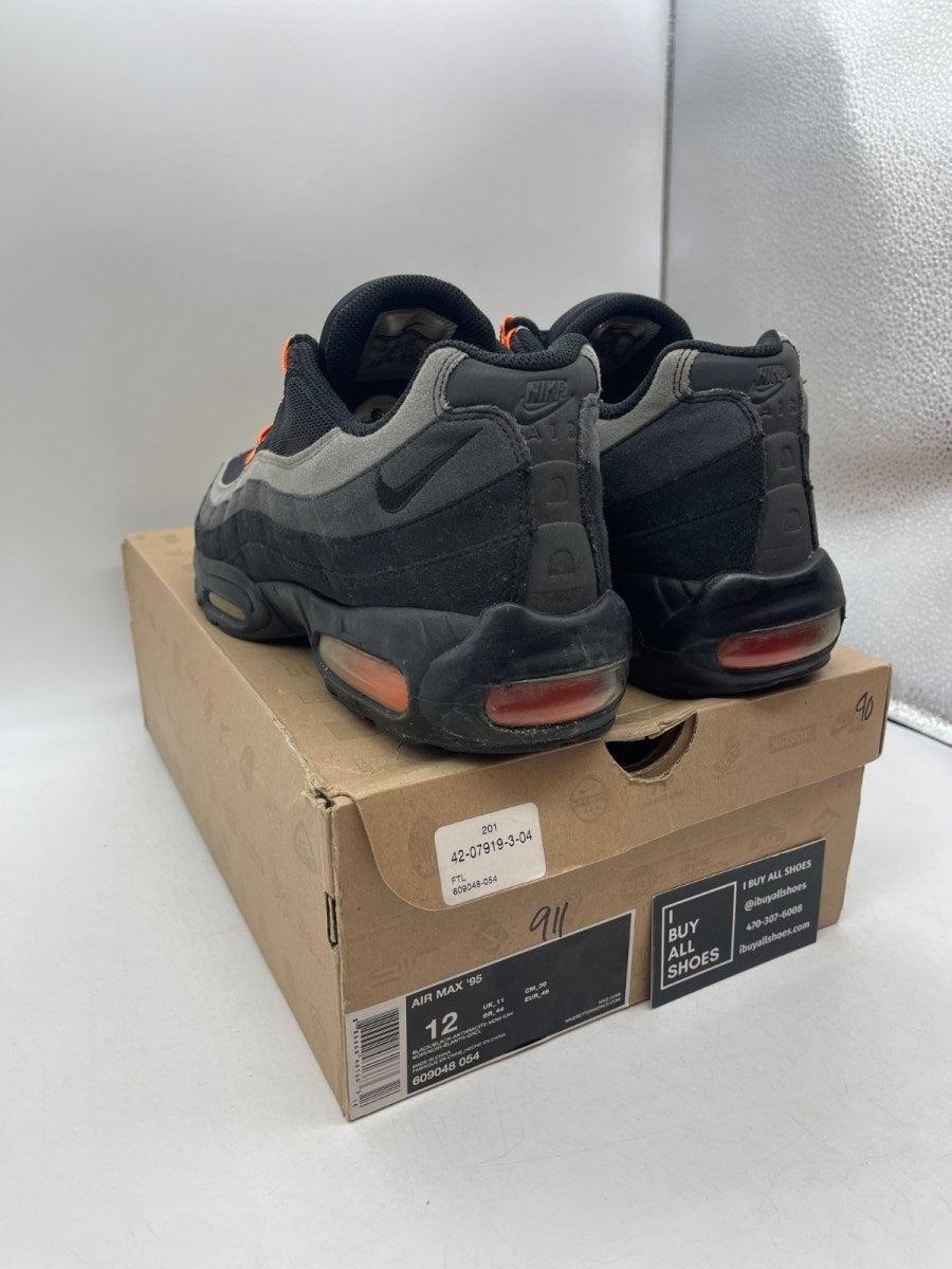 Nike Air Max 95 'Black' 12 (Moderately Worn Pre-Owned) - Image 4