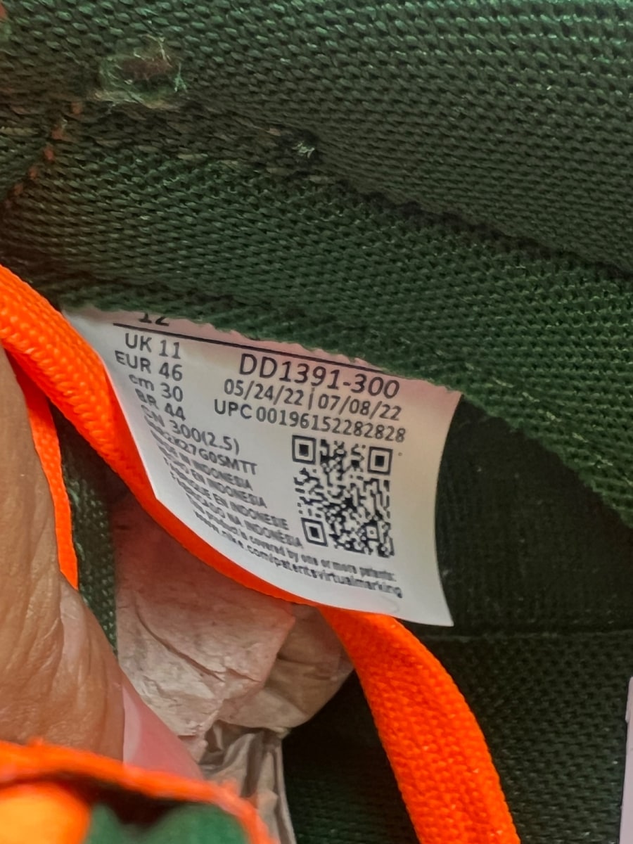 Nike Dunk Low Retro Miami Hurricanes 11 (Lightly Worn Pre-Owned) - Image 9