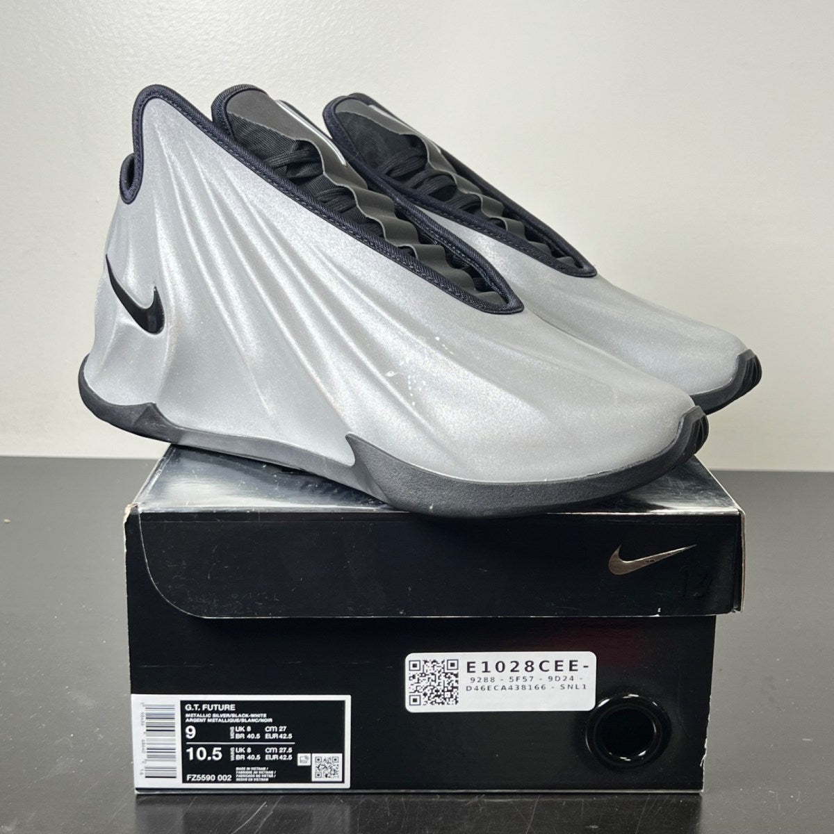 Nike GT Future Metallic Silver 9 (Lightly Worn Pre-Owned)NikeMetallic Silver/Black/White - Image 1