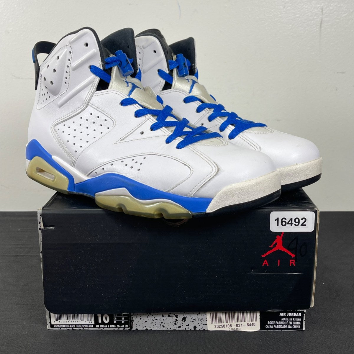 Jordan 6 Retro Sport Blue (2014) 10 (Moderately Worn Pre-Owned)JordanWhite/Sport Blue-Black - Image 1