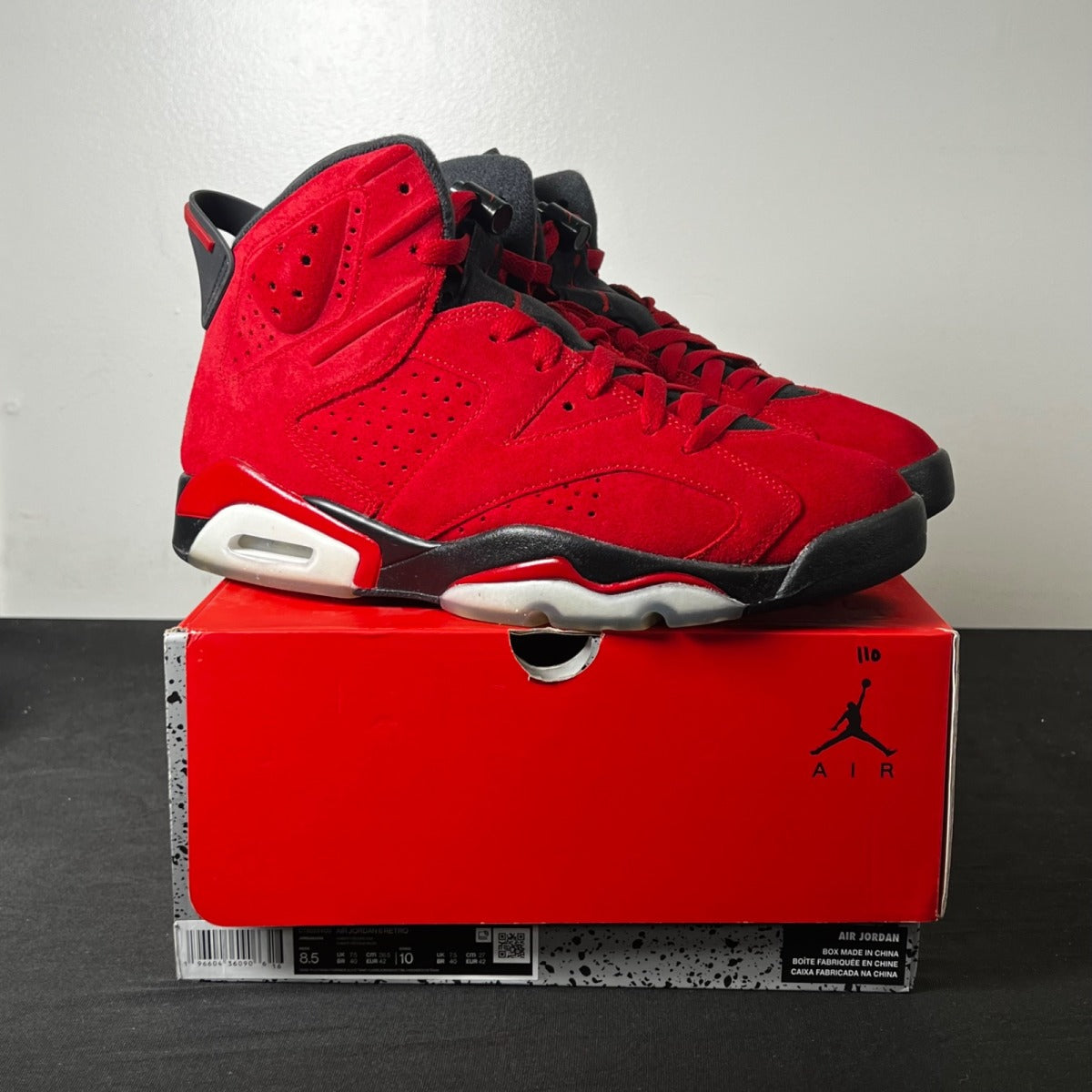Jordan 6 Retro Toro Bravo 8.5 (Lightly Worn Pre-Owned)JordanVarsity Red/Black - Image 1