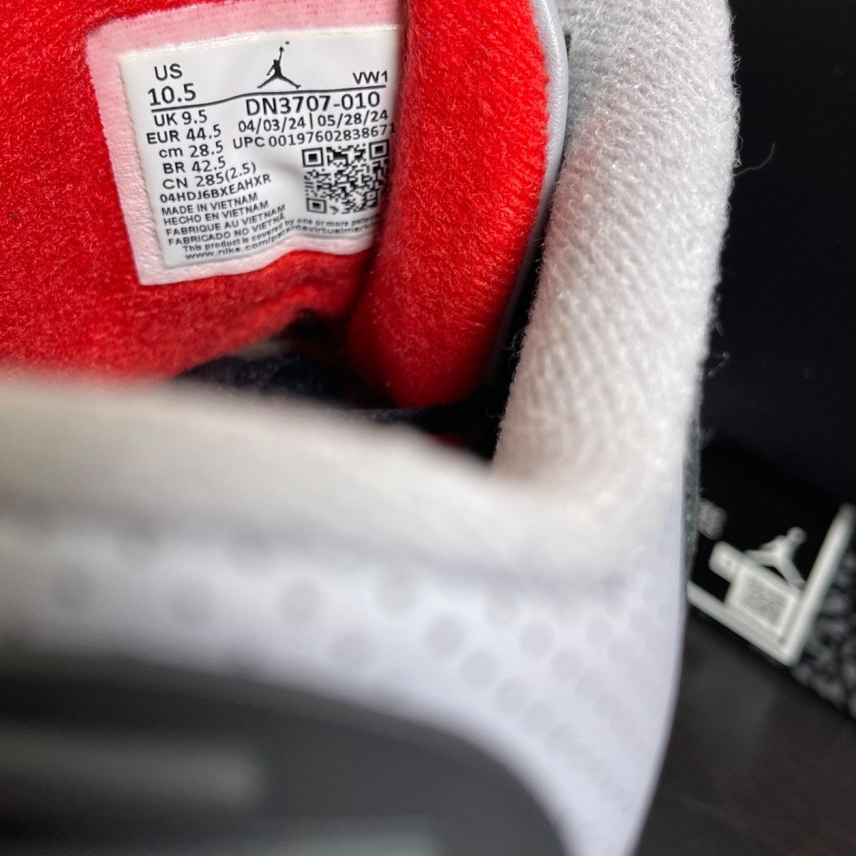 Jordan 3 Retro OG Black Cement (2024) 10.5 (Moderately Worn Pre-Owned)JordanBlack/Fire Red/Cement Grey/Sail - Image 6
