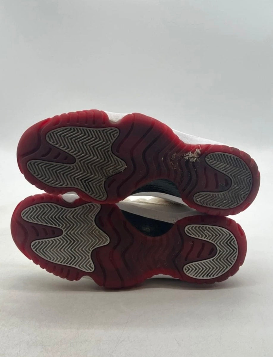Jordan 11 Retro Low White Red (2012) 9 (Heavily Worn Pre-Owned)JordanWhite/Varsity Red-Black - Image 7