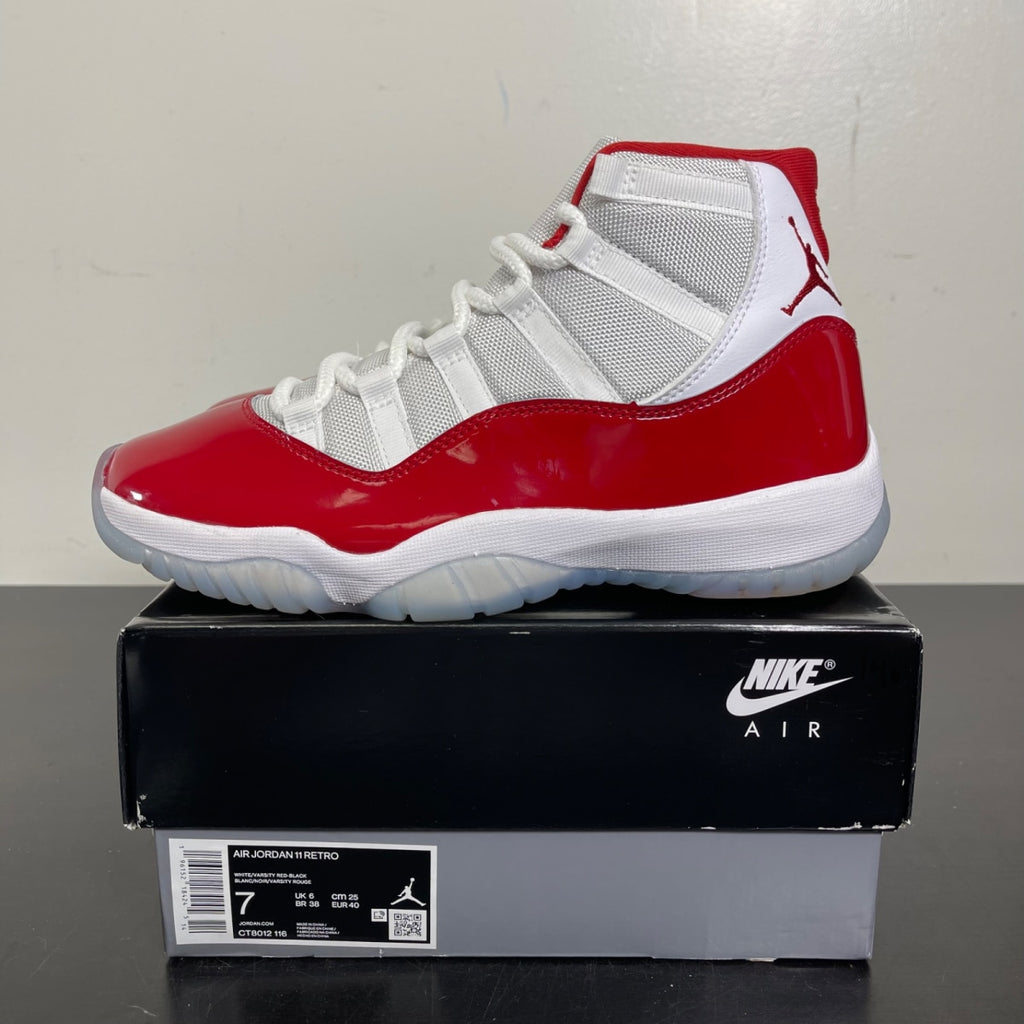 Jordan 11 Retro Cherry (2022) 7 (Moderately Worn Pre-Owned)JordanWhite/Varsity Red/Black - Image 3