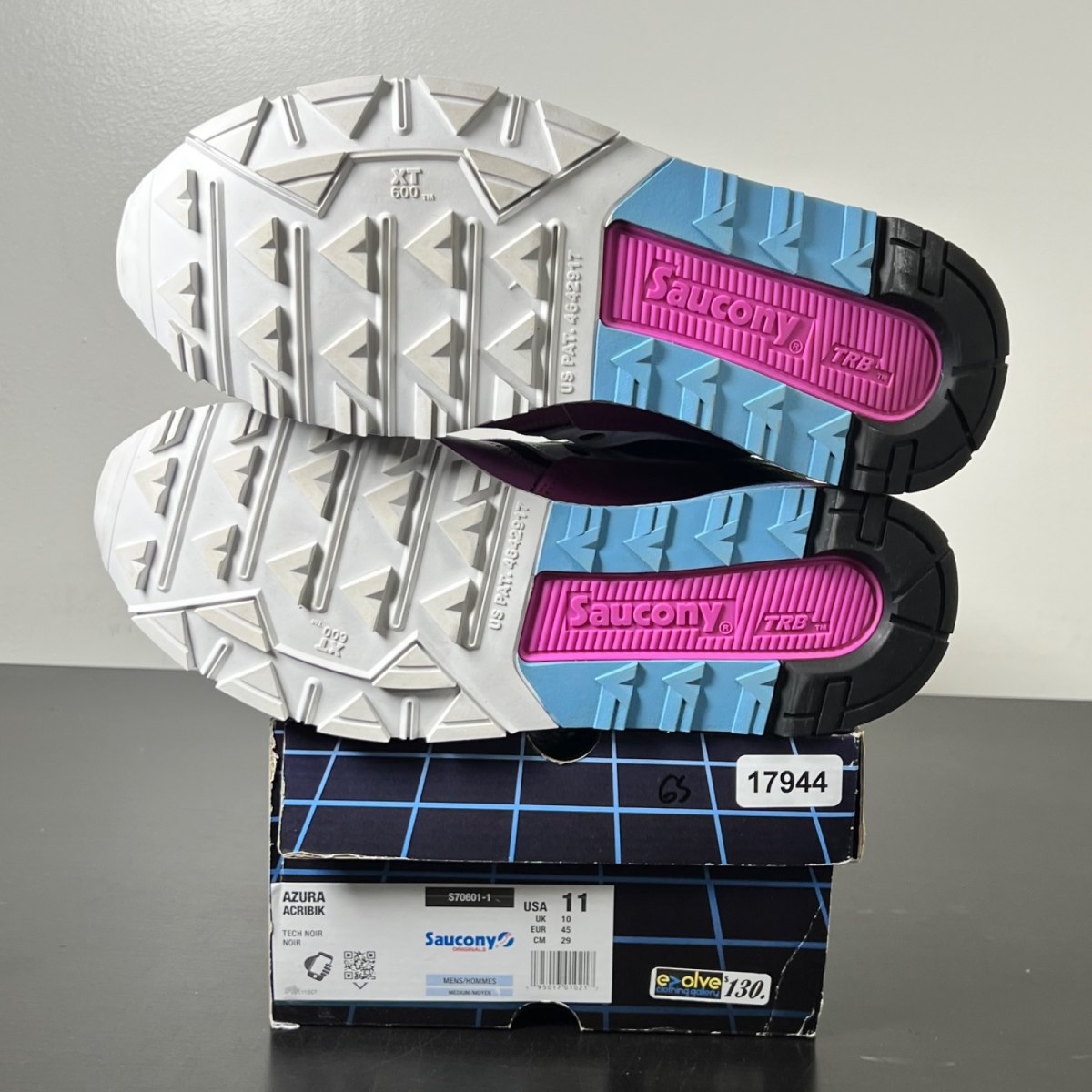 Saucony Azura Acribik Tech Noir 11 (Lightly Worn Pre-Owned)SauconyBlack/Pink - Image 6