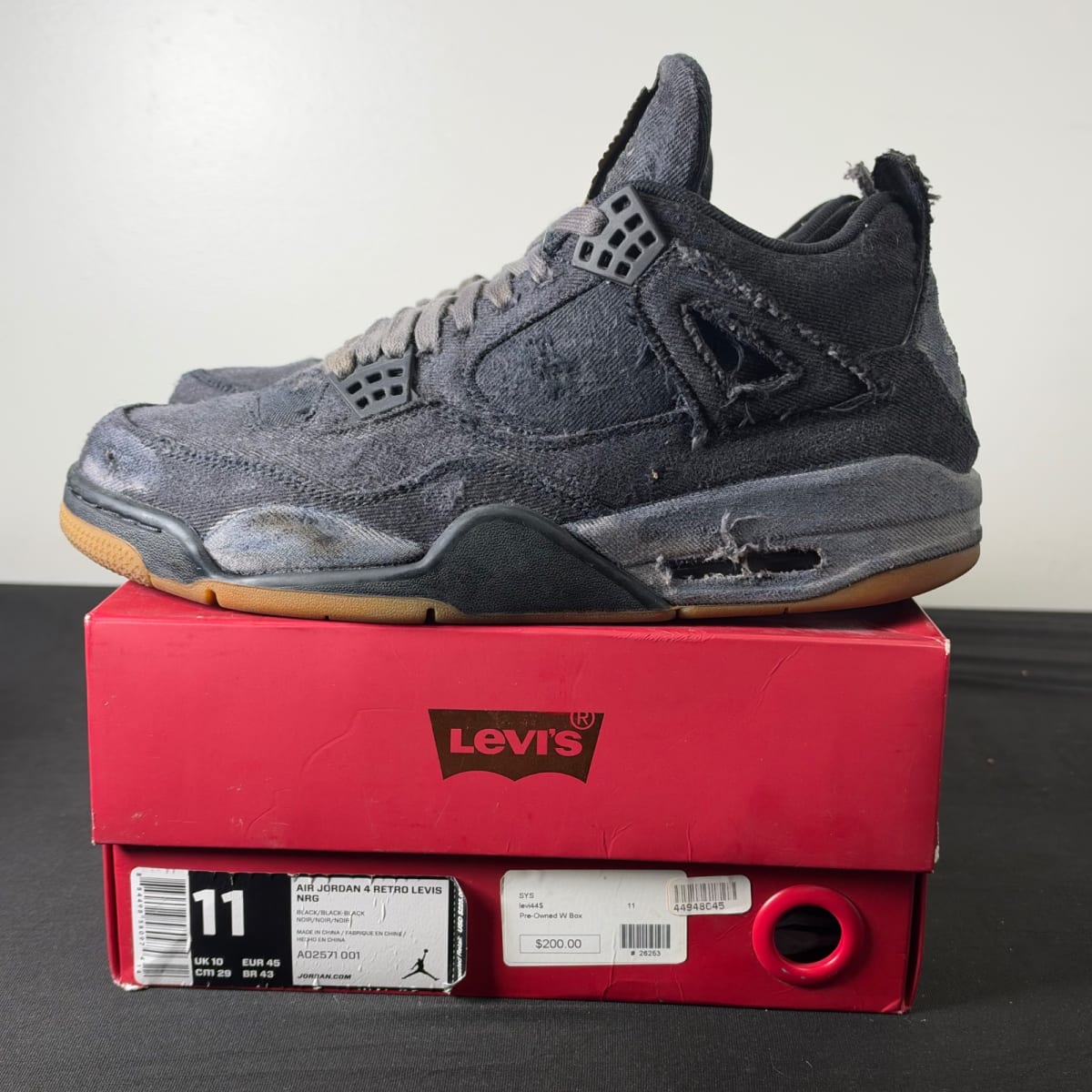 Jordan 4 Retro Levi's Black (Levi's Tag) (Size 11) - aux