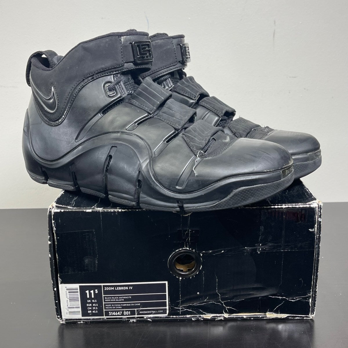Nike LeBron 4 East Coast Blackout (2006) 11.5 (Moderately Worn Pre-Owned)NikeBlack/Black-Anthracite - Image 1