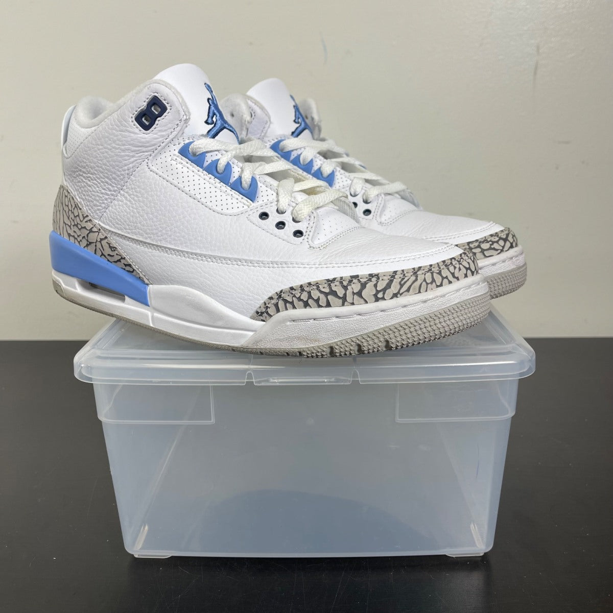 Jordan 3 Retro UNC (2020) 10 (Moderately Worn Pre-Owned)JordanWhite/Valor Blue-Tech Grey - Image 1